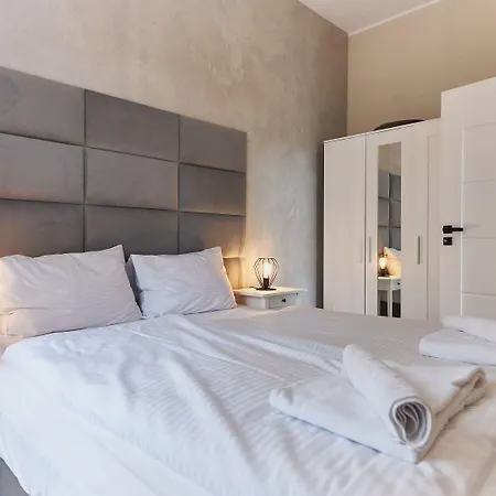 Promenada I, Sun & Snow *