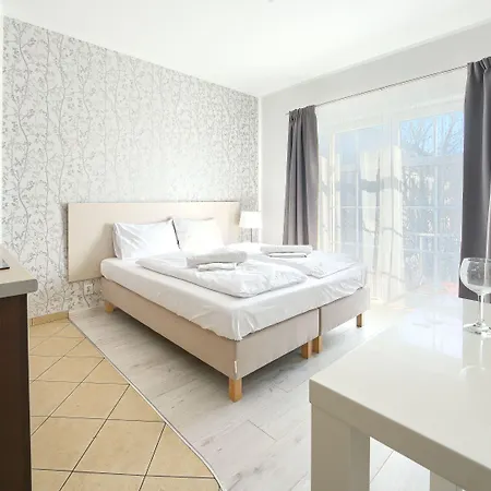 Promenada I, Sun & Snow *