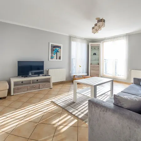 Promenada I, Sun & Snow