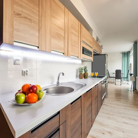 Promenada I, Sun & Snow Свиноуйсьце