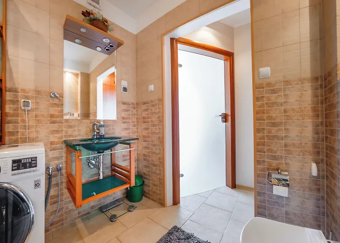 Promenada I, Sun & Snow *